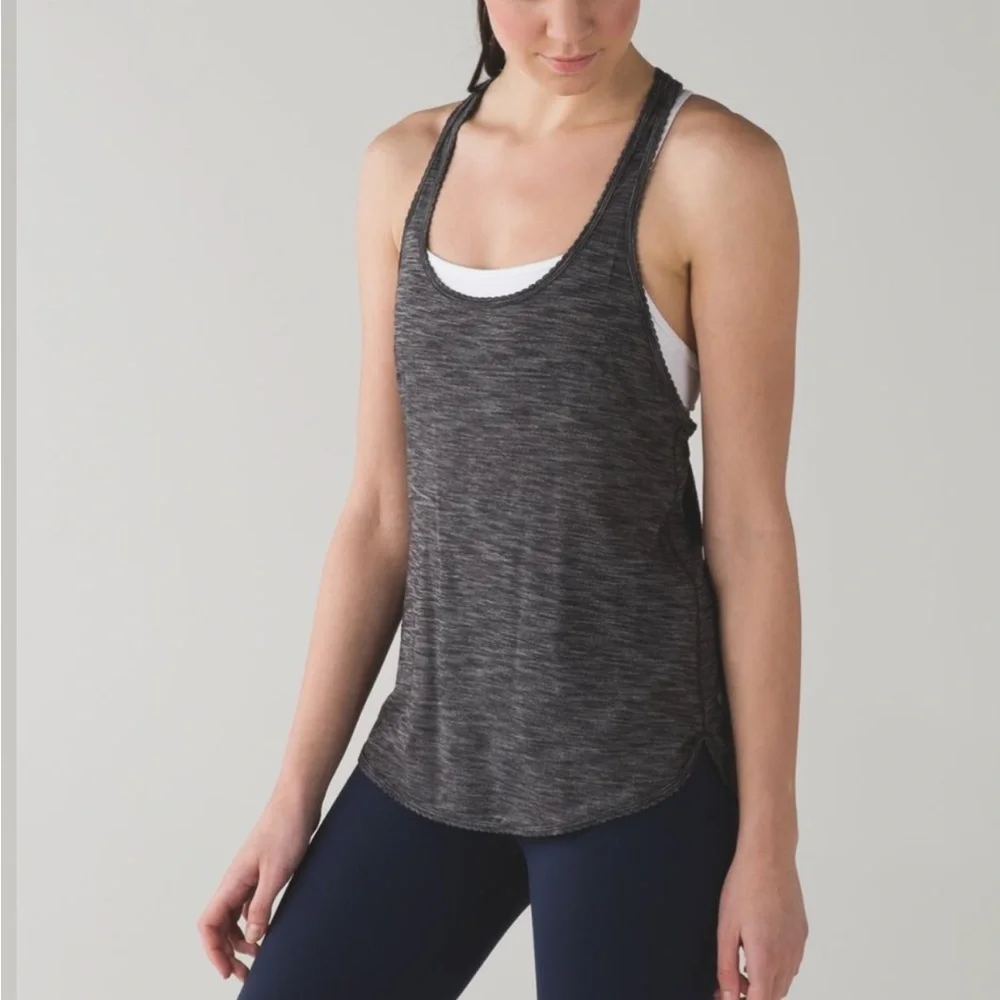 Lululemon 105 F Singlet Racerback Grey Scalloped Edges Size 8
